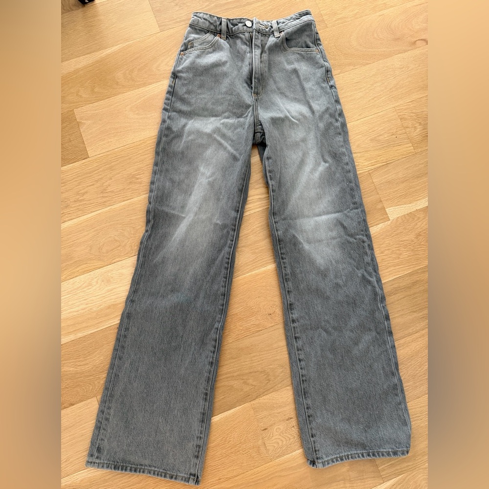 Gray Wide-Leg Jeans Rollas